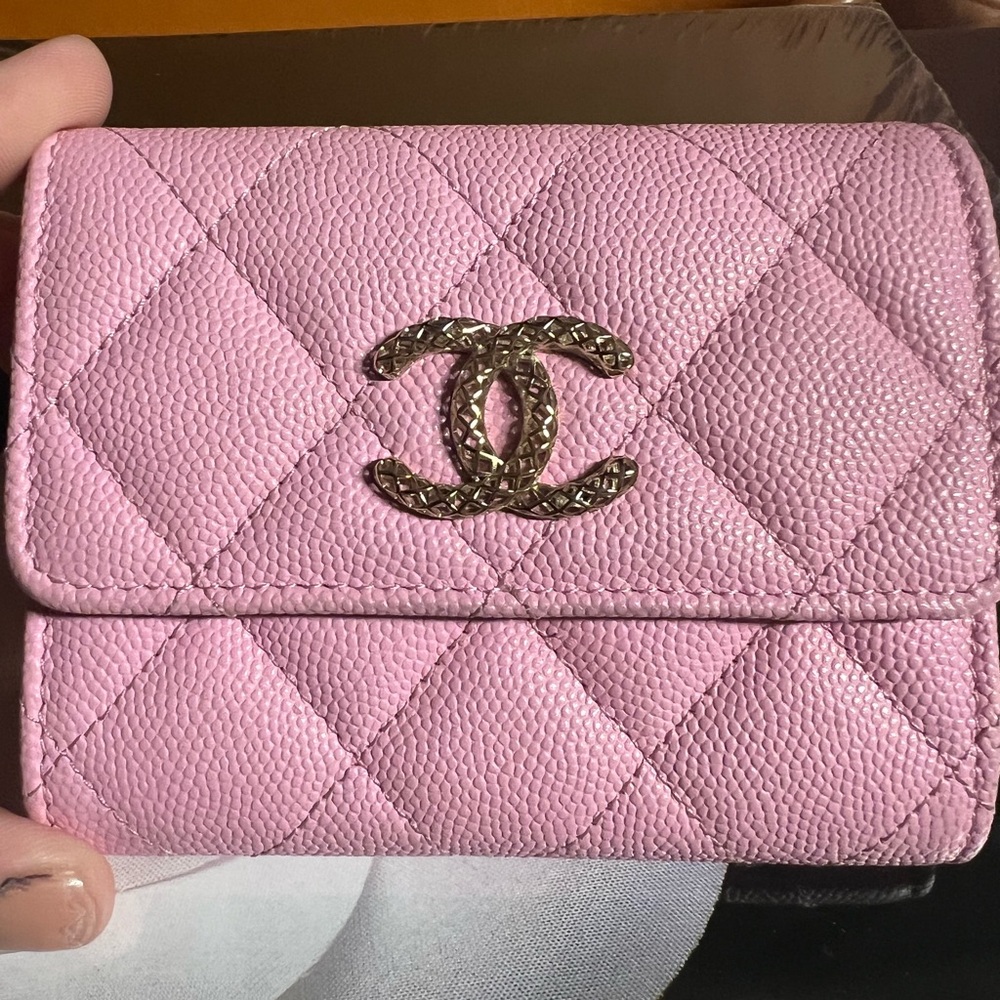 SOLD❌CHANEL 23P XL Flap Card Holder - Picture 13 of 14